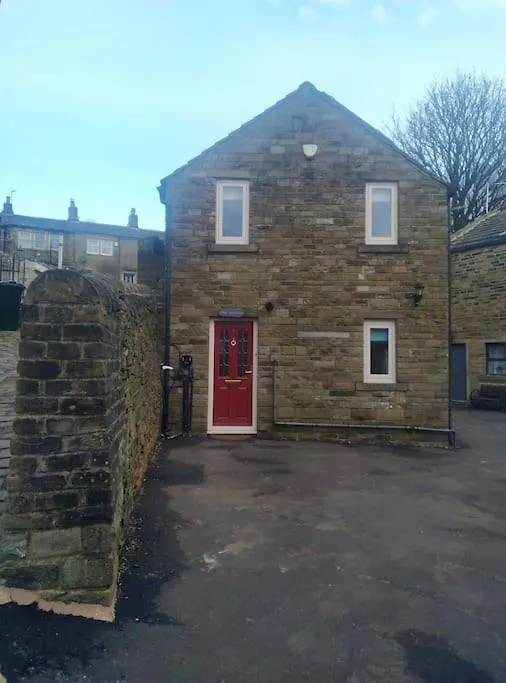 Bronte Stables - Cozy Period House With Parking And Walled Garden Thornton  英国
