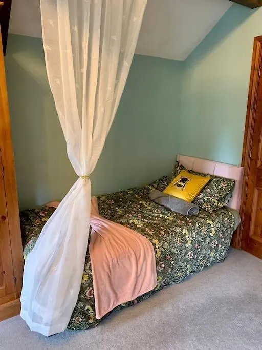 Bronte Stables - Cozy Period House With Parking And Walled Garden Thornton  度假居