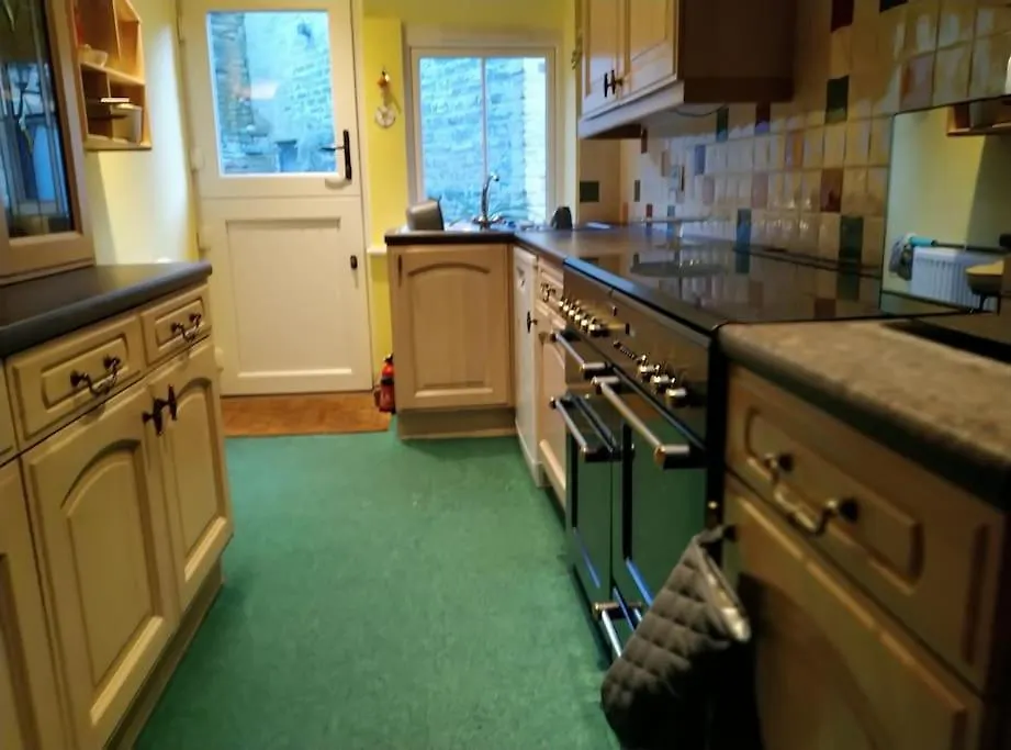 Bronte Stables - Cozy Period House With Parking And Walled Garden Thornton  0*, Thornton (West Yorkshire) 英国