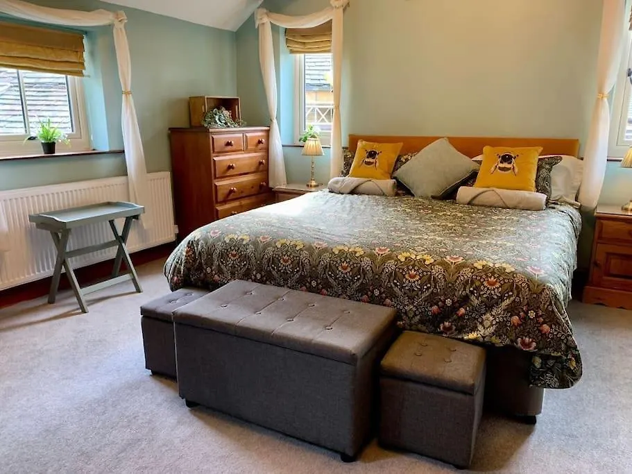 Bronte Stables - Cozy Period House With Parking And Walled Garden Thornton  英国